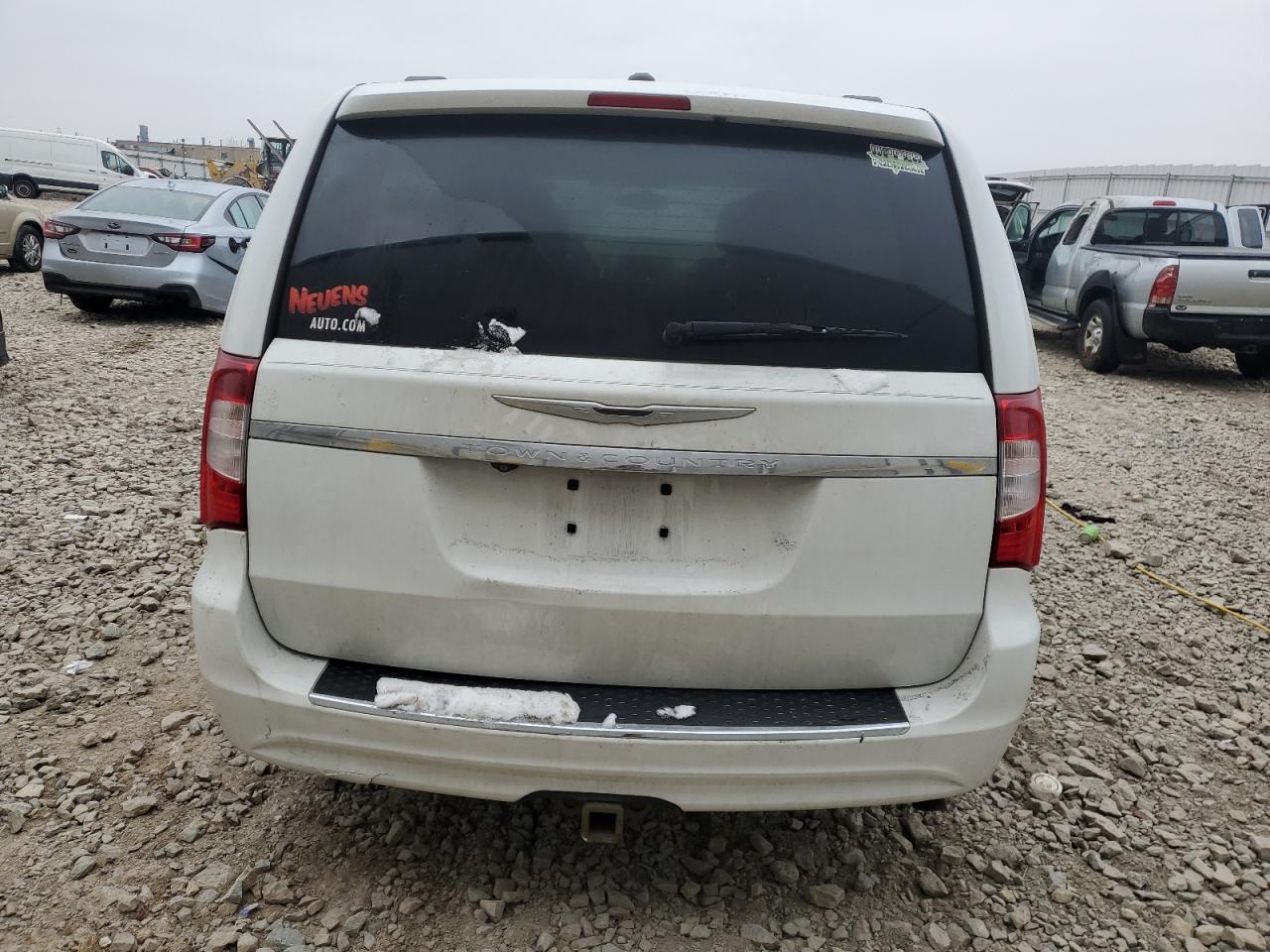 2015 Chrysler Town & Country - Image 6