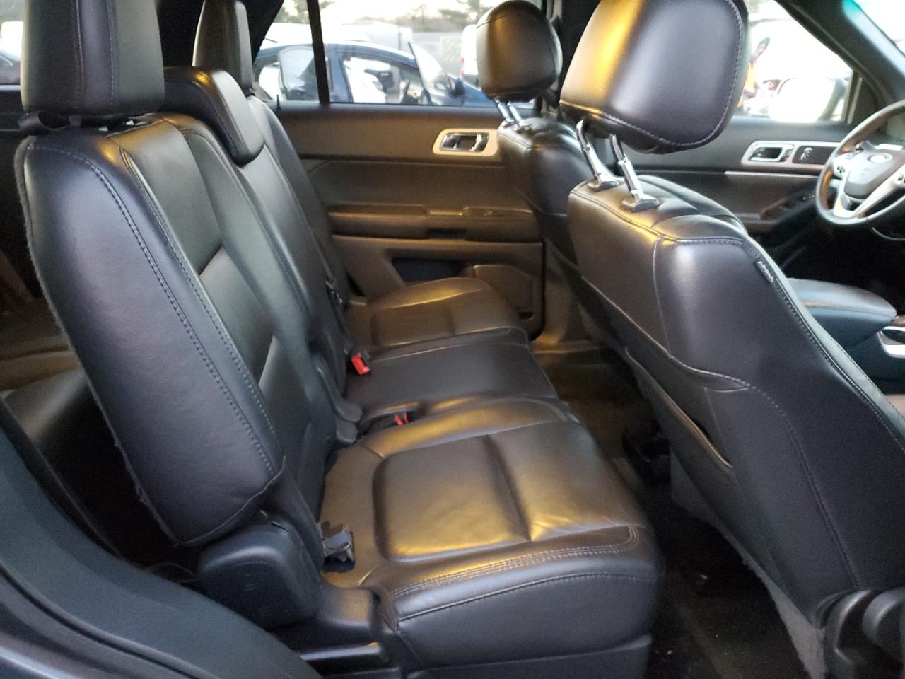 2015 Ford Explorer - Image 11
