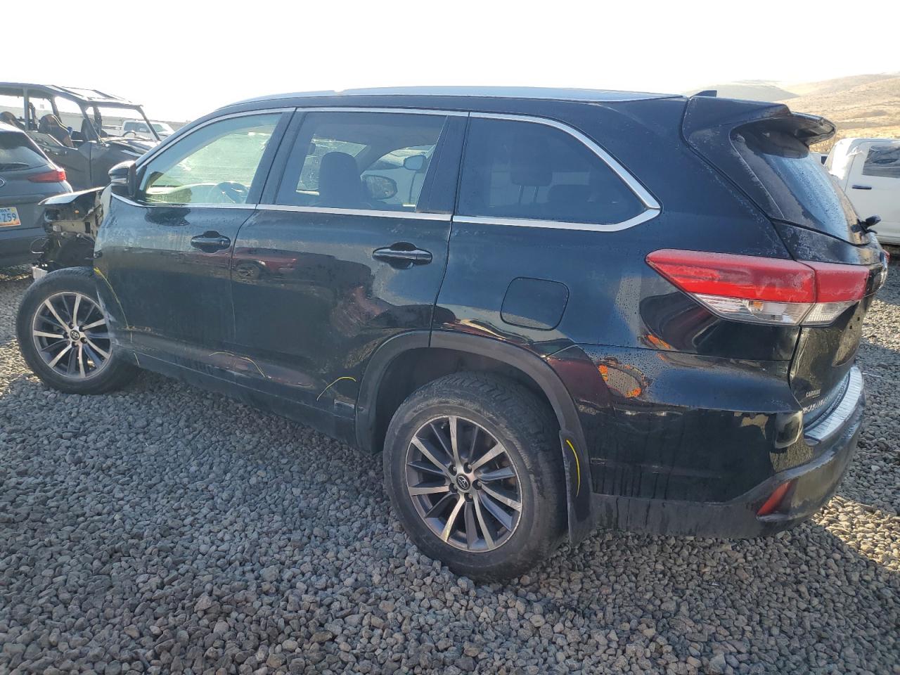 VIN 5TDJZRFH6HS458467 2017 TOYOTA HIGHLANDER no.2