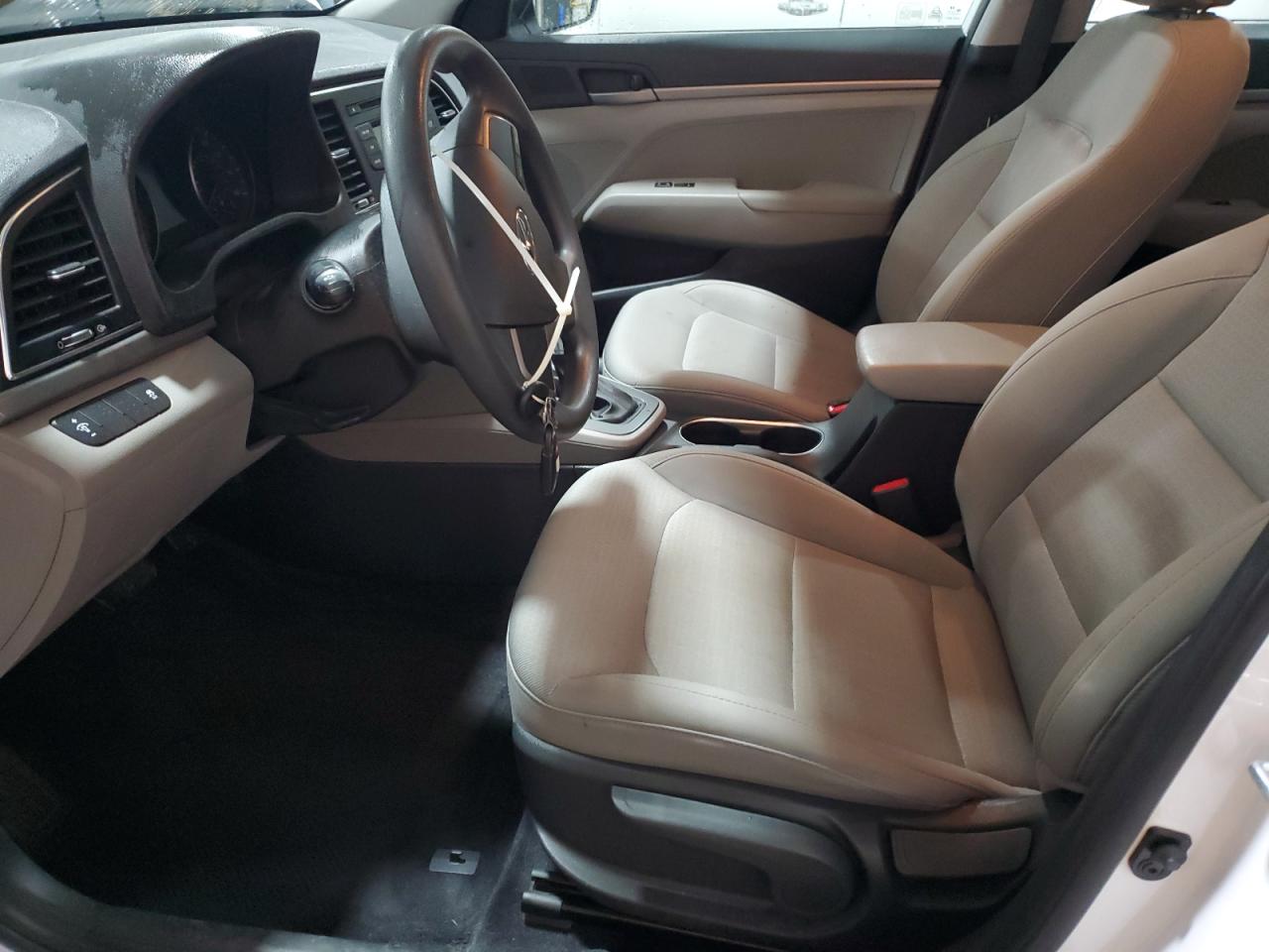 2017 Hyundai Elantra - Image 7