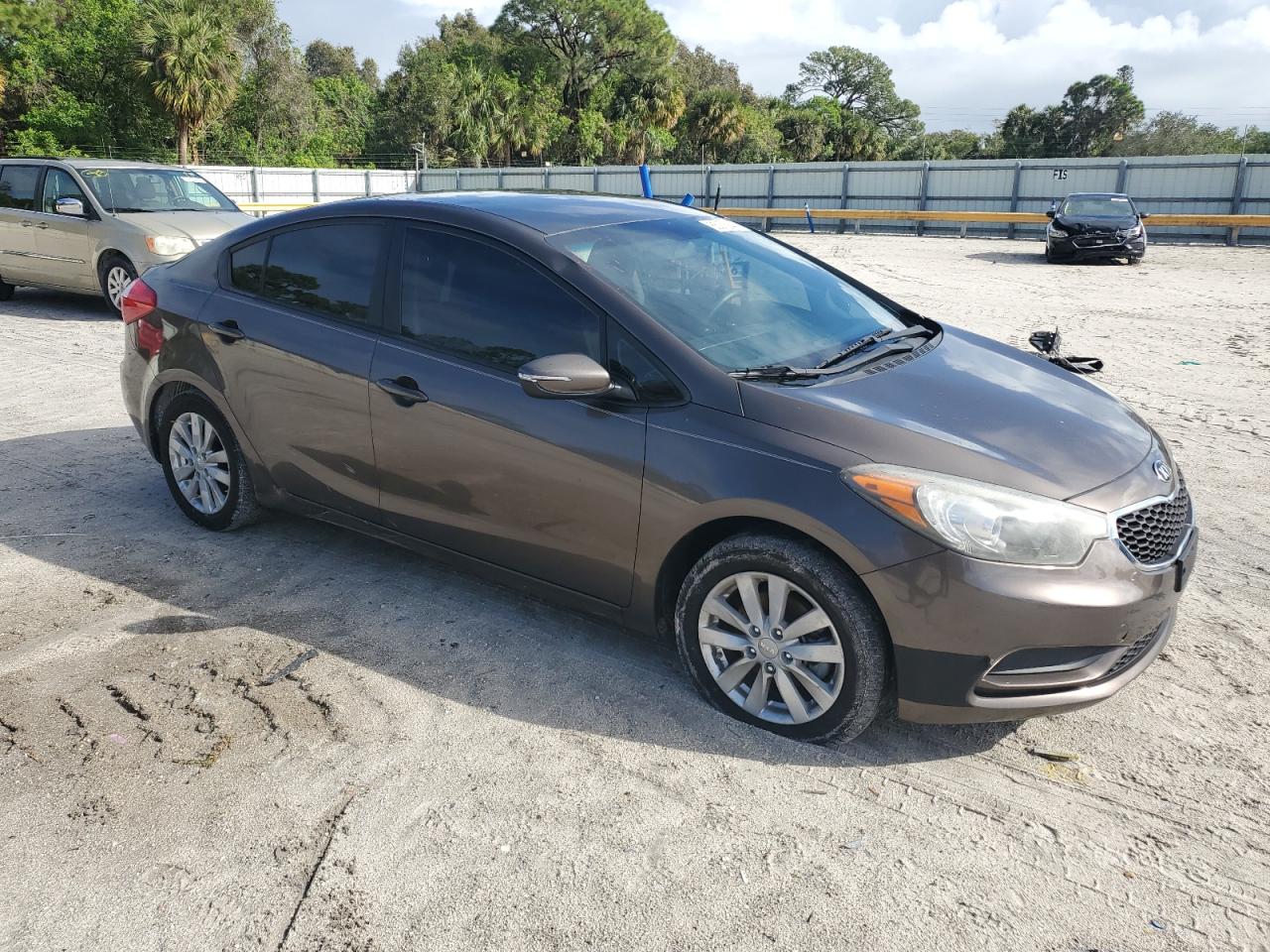 VIN KNAFX4A60E5153386 2014 KIA FORTE no.4