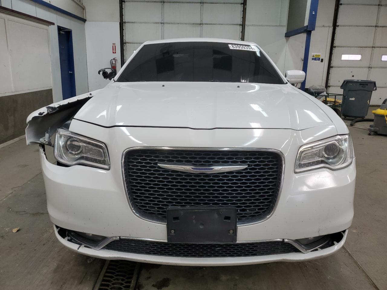 2016 Chrysler 300 - Image 5
