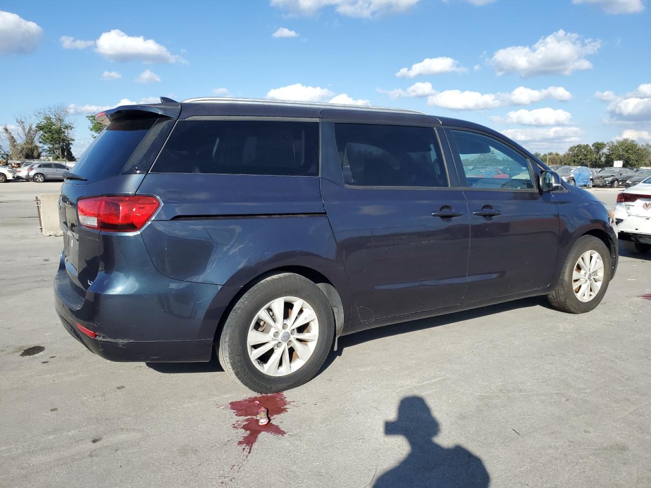 2016 Kia Sedona - Image 3