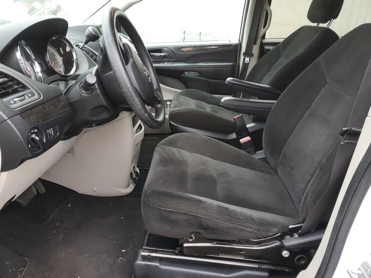 2016 Dodge Caravan - Image 7