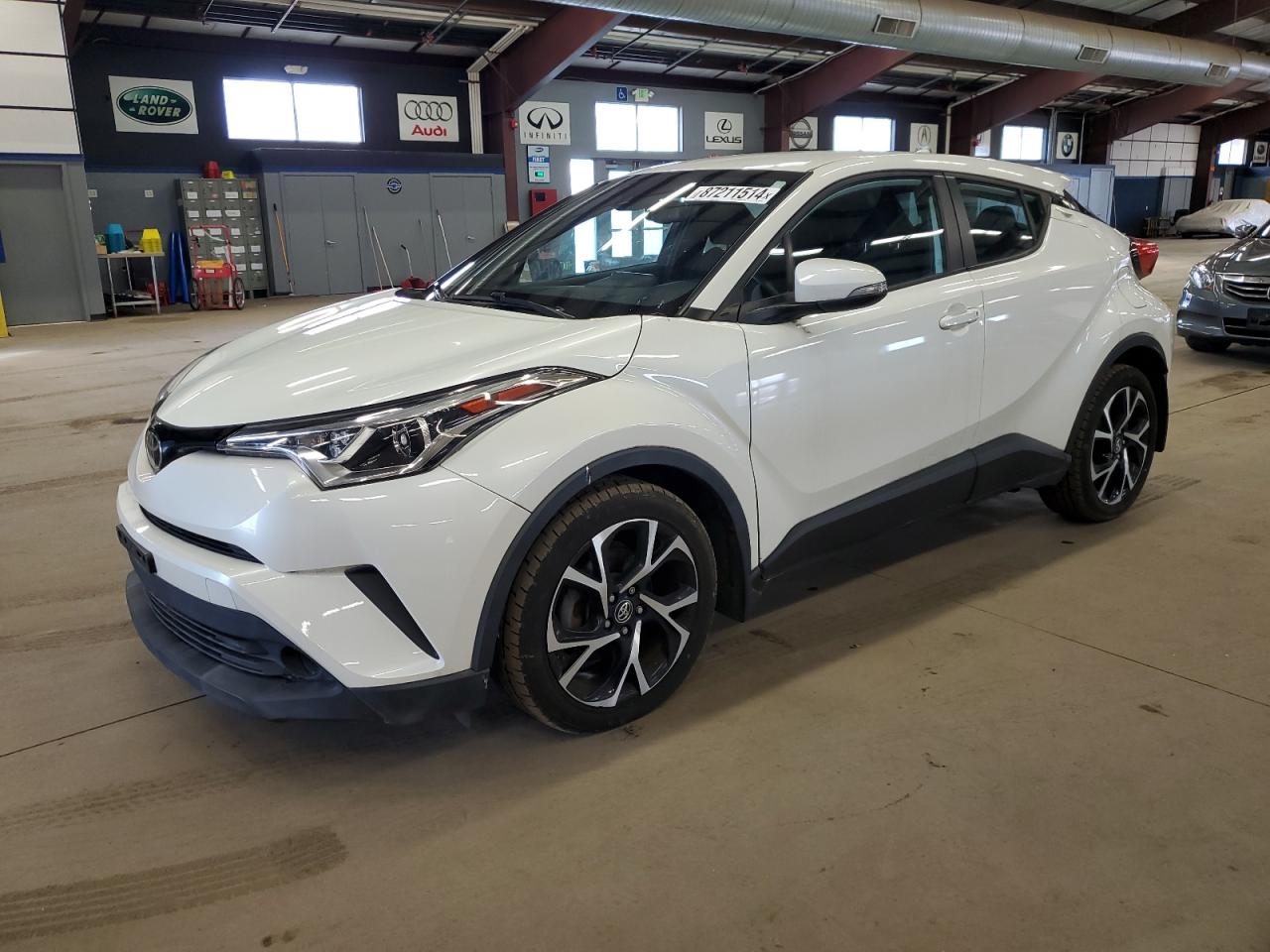 VIN NMTKHMBX9JR001633 2018 TOYOTA C-HR no.1