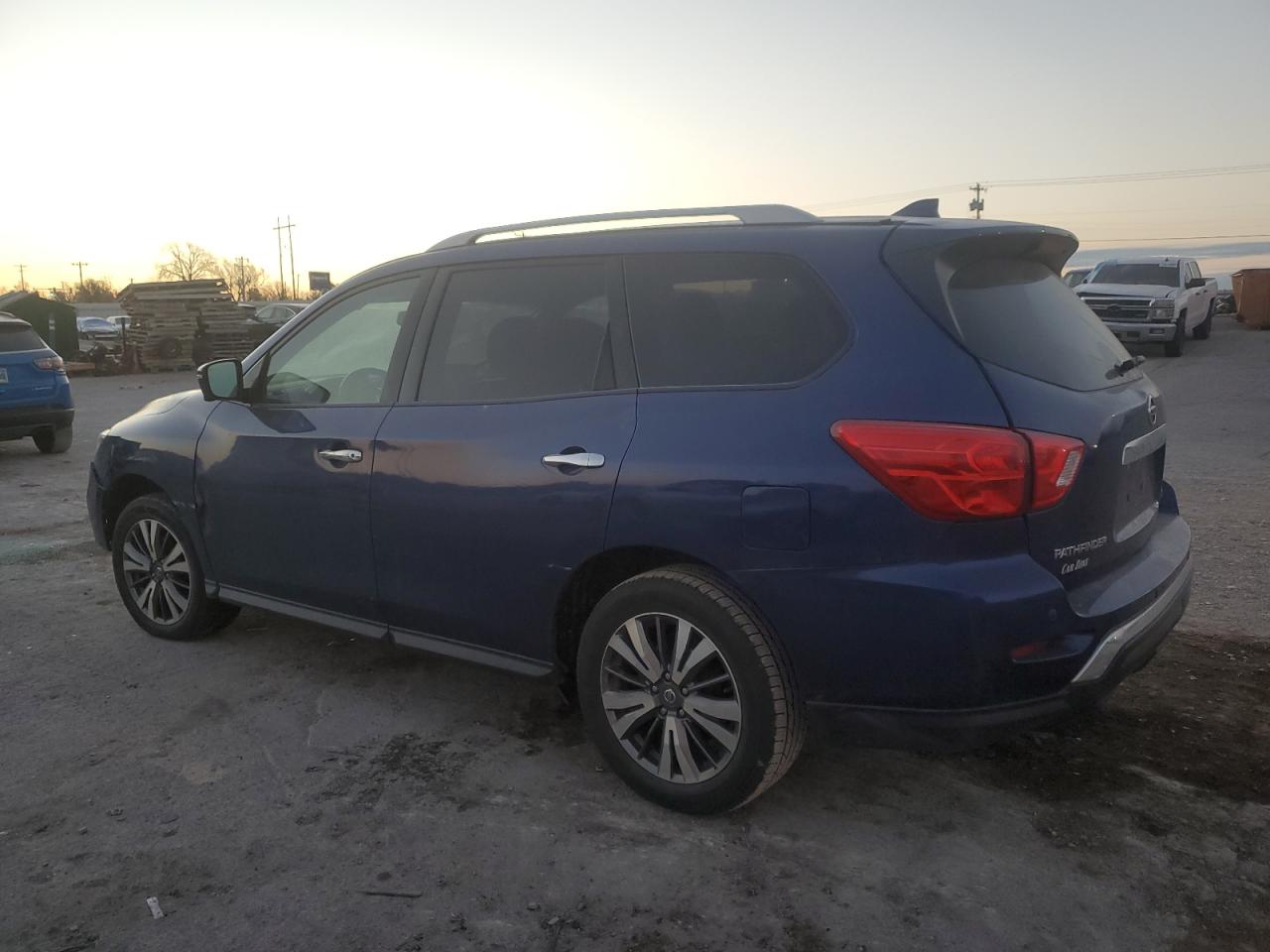 2020 Nissan Pathfinder - Image 2