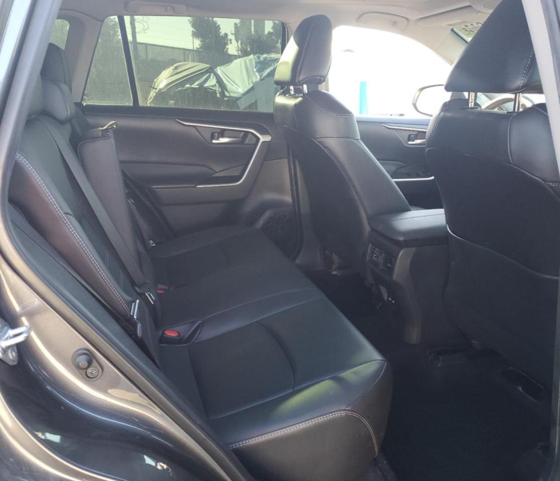 2021 Toyota RAV 4 - Image 12