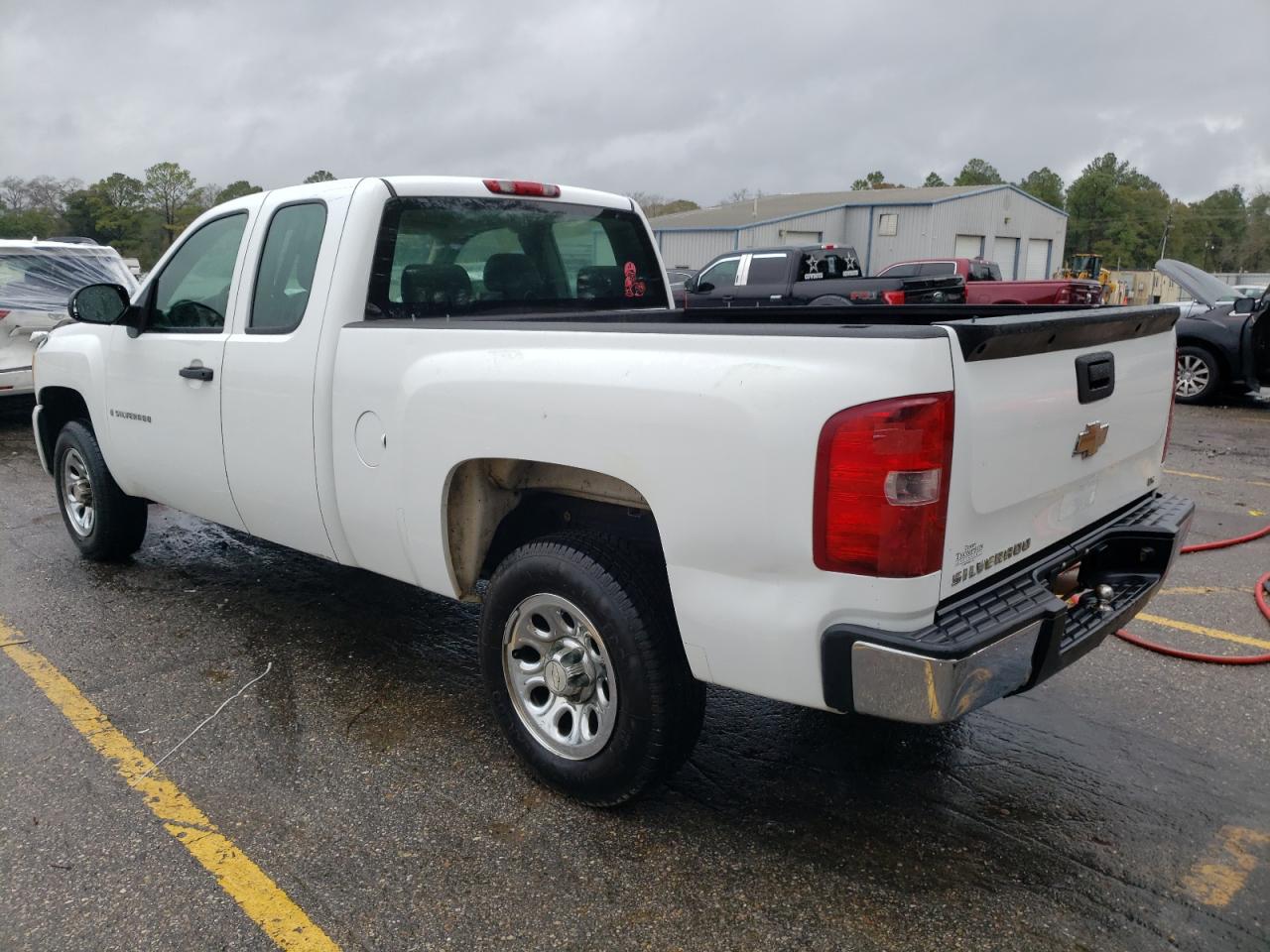 2007 Chevrolet Silverado - Image 2