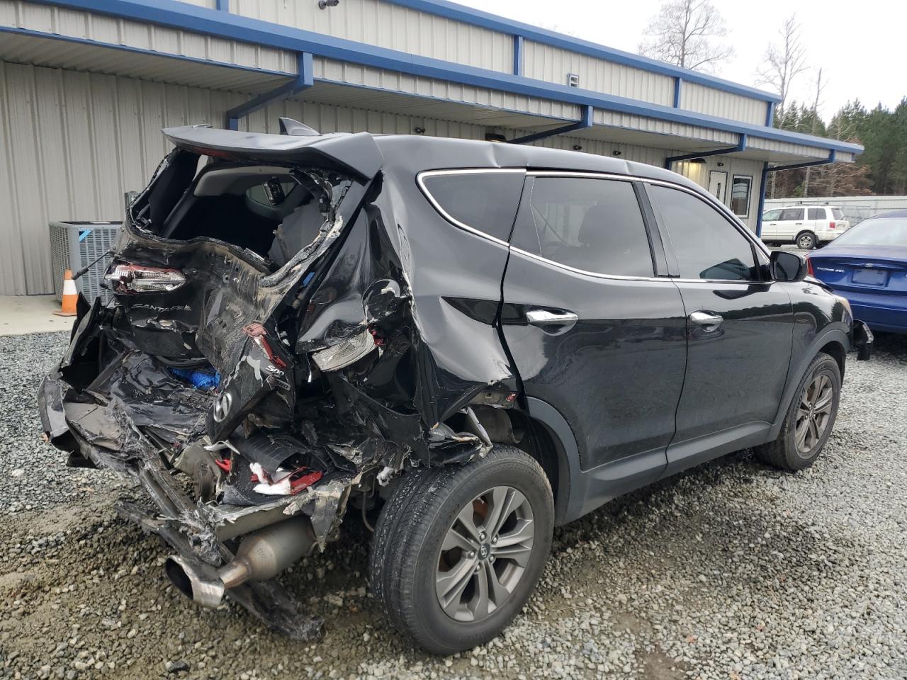 2016 Hyundai Santa Fe - Image 3