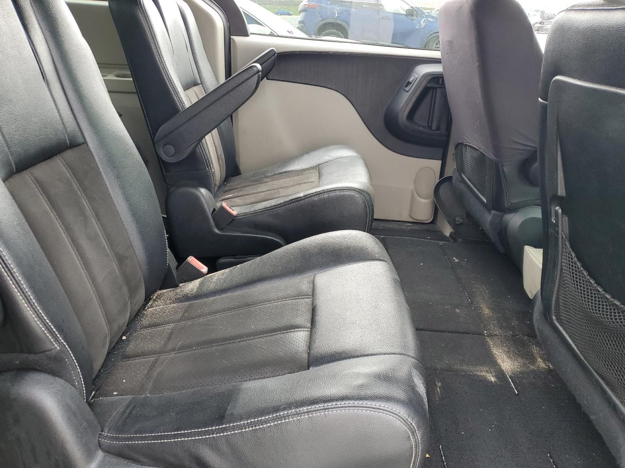 2019 Dodge Caravan - Image 11