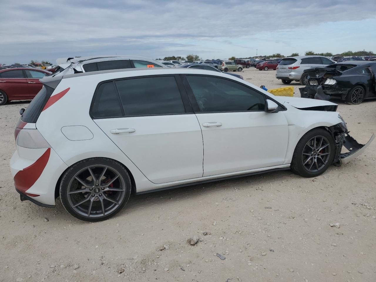 2017 Volkswagen GTI - Image 3