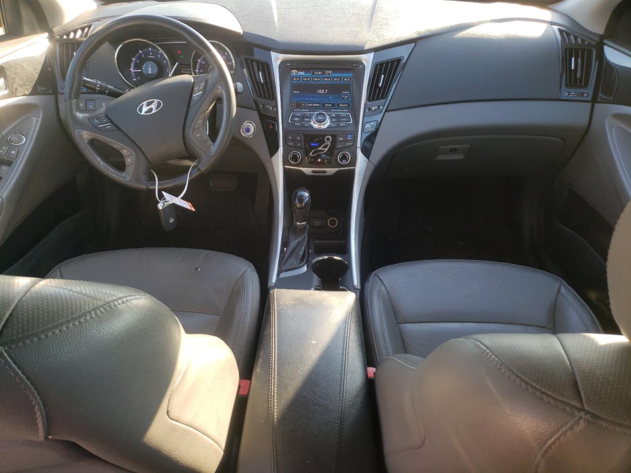 2013 Hyundai Sonata - Image 8