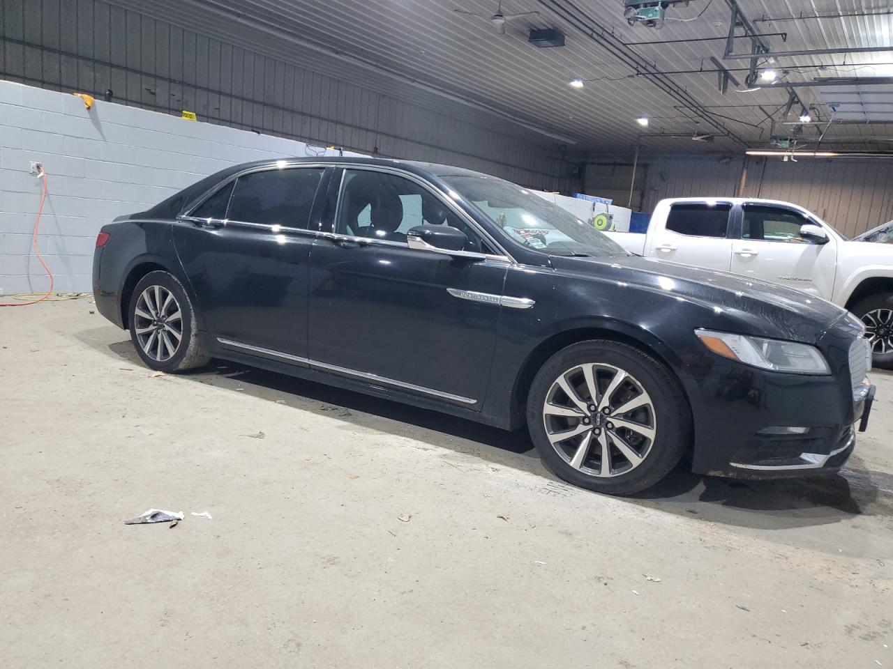 2017 Lincoln Continental - Image 4