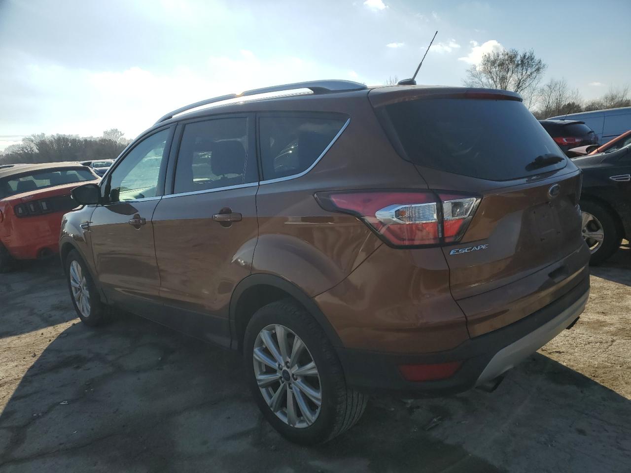 VIN 1FMCU0JD0HUC93501 2017 FORD ESCAPE no.2