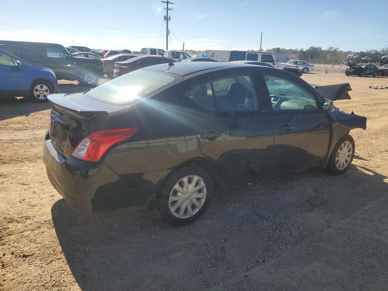 2018 Nissan Versa - Image 3