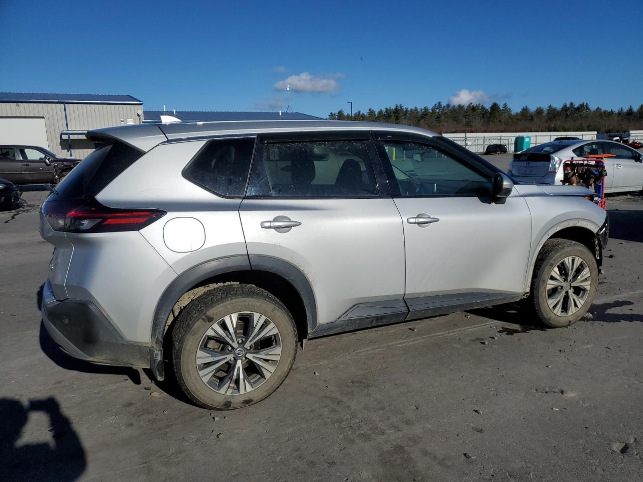2021 Nissan Rogue - Image 3