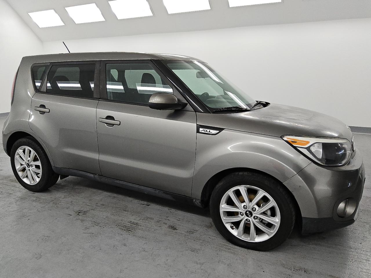 VIN KNDJP3A5XJ7540105 2018 KIA SOUL no.4