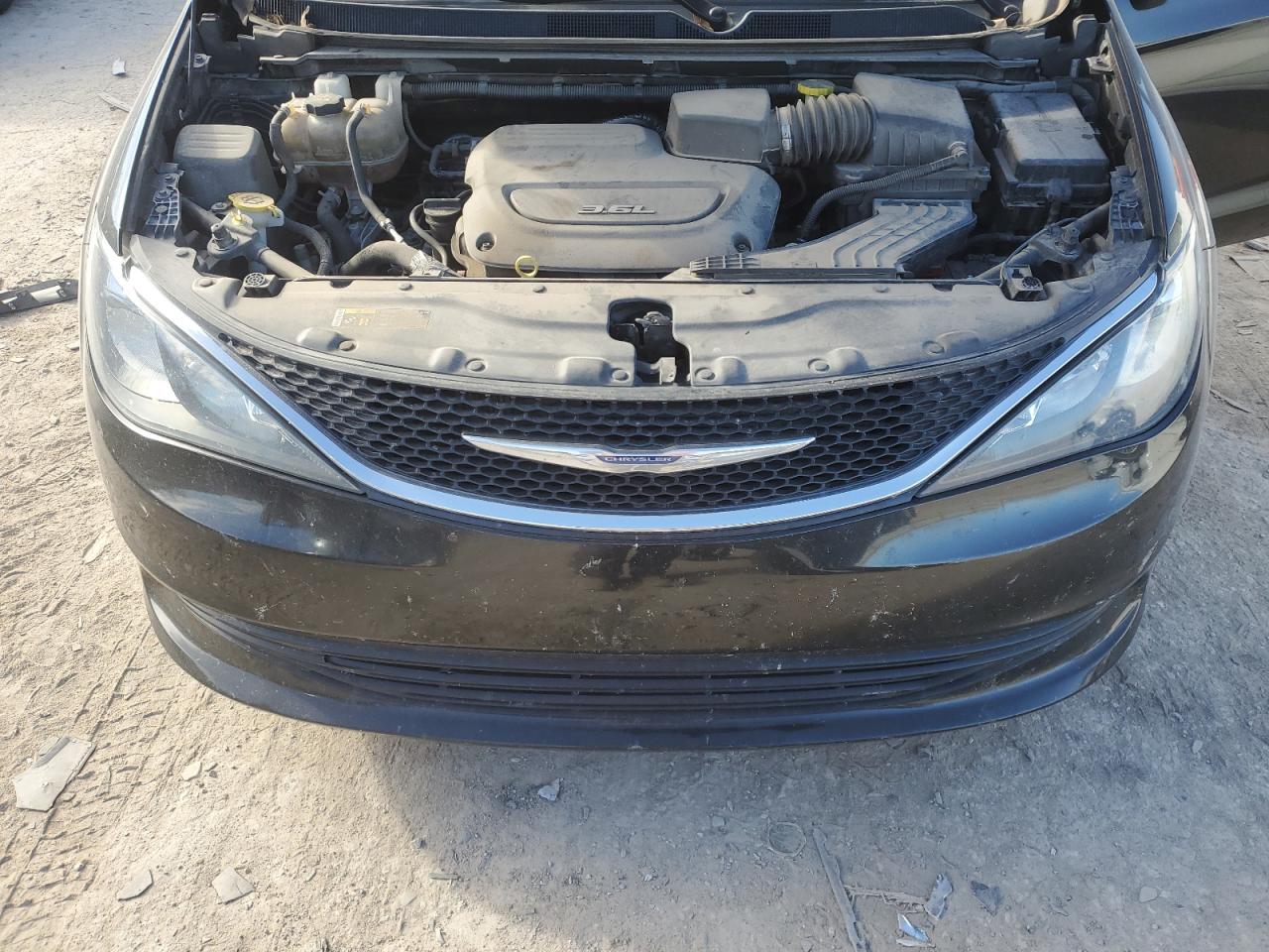 2017 Chrysler Pacifica - Image 12