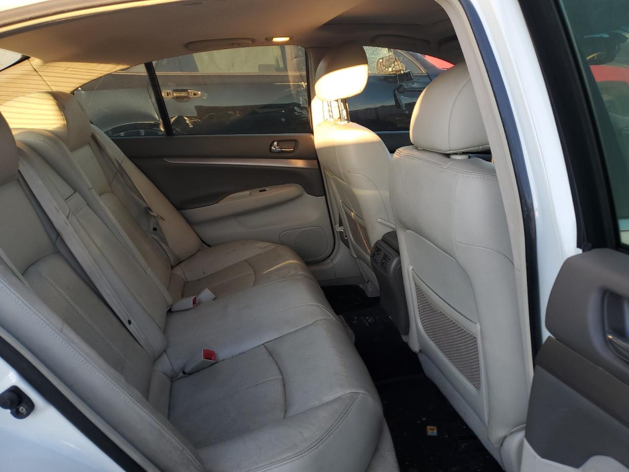2011 Infiniti G - Image 10