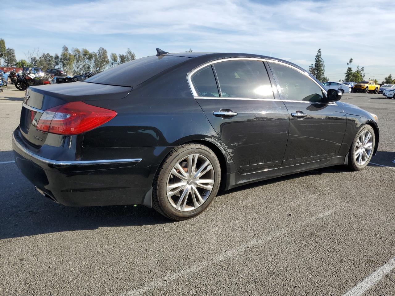 2012 Hyundai Genesis - Image 3