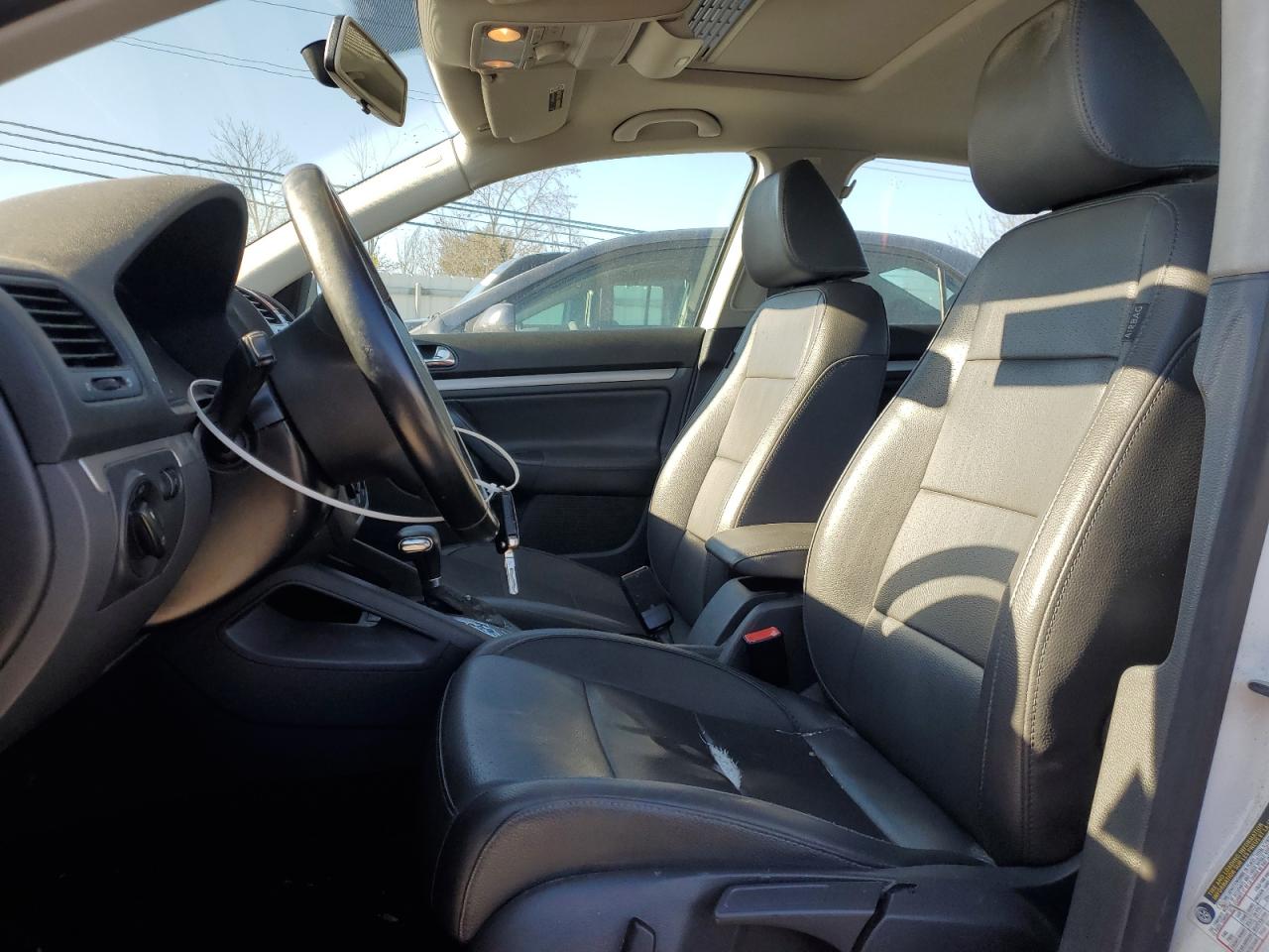 2009 Volkswagen Jetta - Image 7