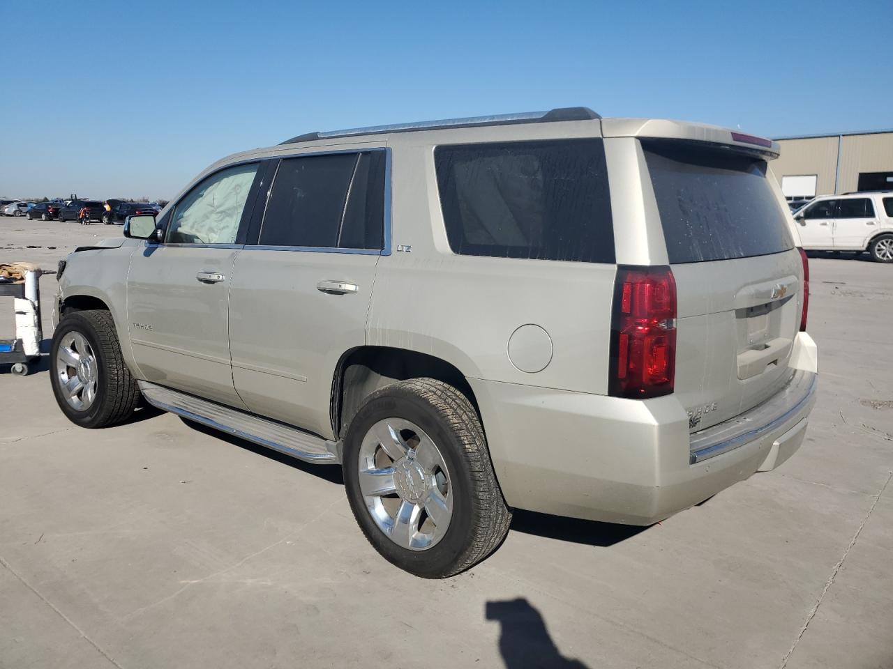 VIN 1GNSCCKC1FR303731 2015 CHEVROLET TAHOE no.2