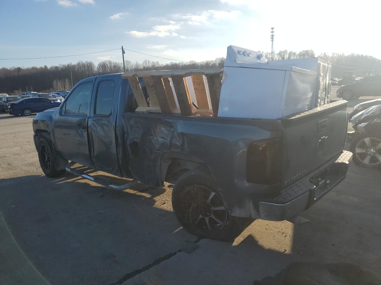 2009 Chevrolet Silverado - Image 2