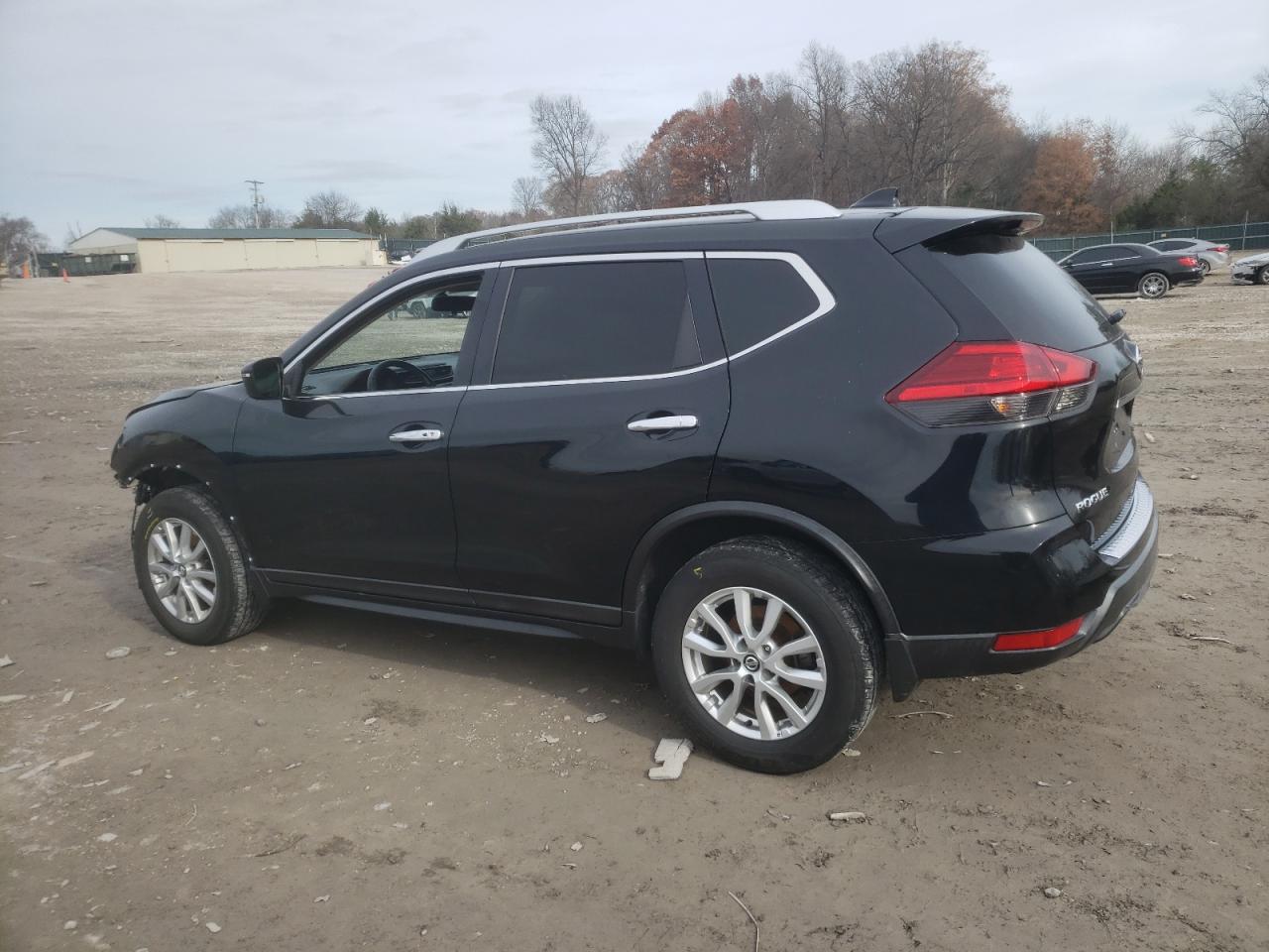 2017 Nissan Rogue - Image 2