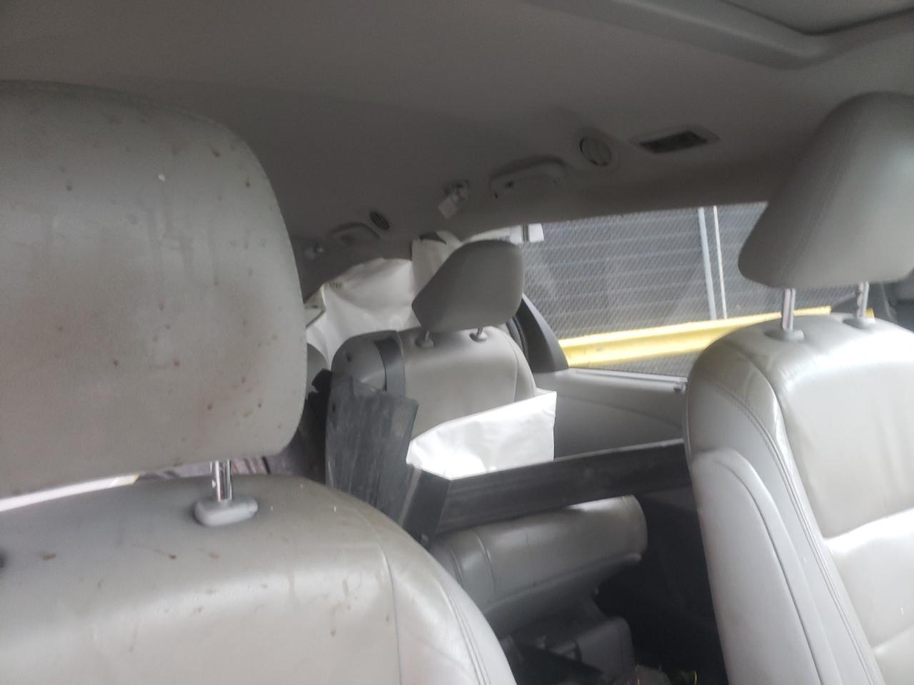 2016 Toyota Sienna - Image 10