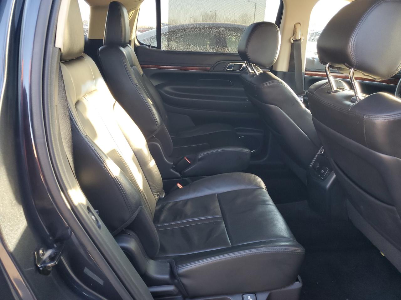 2014 Lincoln MKT - Image 11