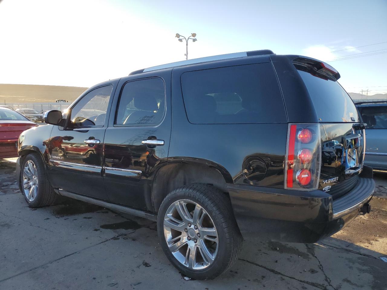2007 GMC Yukon - Image 2