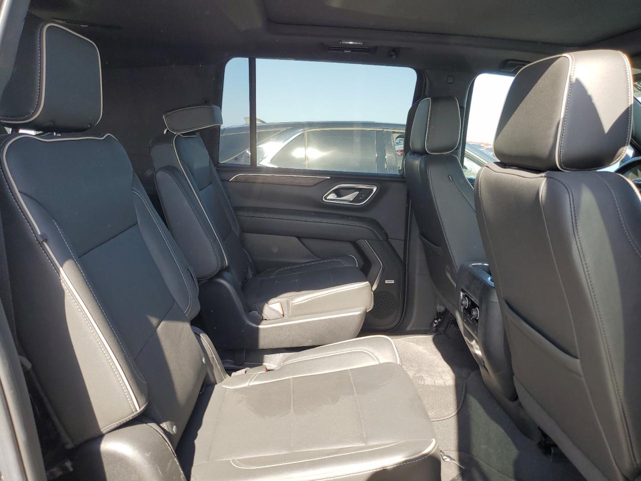 2022 Chevrolet Suburban C1500 Premier VIN: 1GNSCFKD5NR276803 Lot: 83861124
