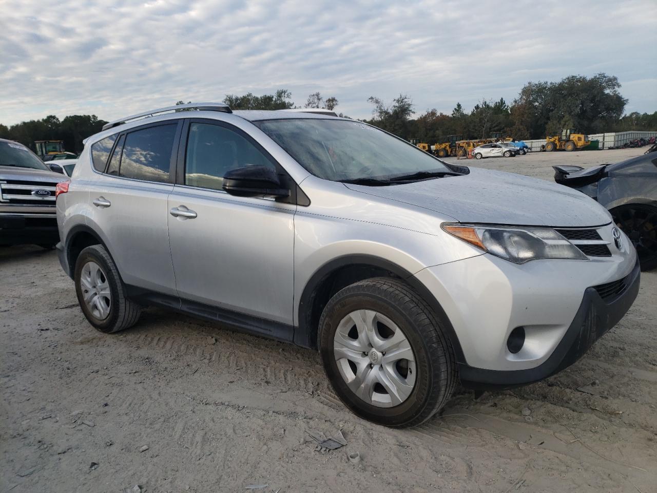 VIN JTMZFREV0DD015823 2013 TOYOTA RAV4 no.4