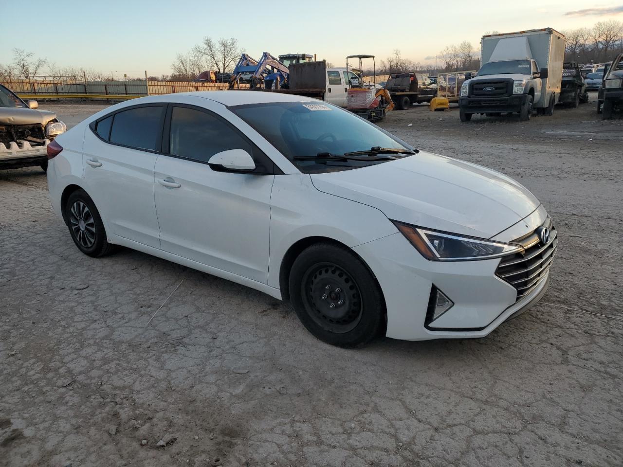 2019 Hyundai Elantra - Image 4