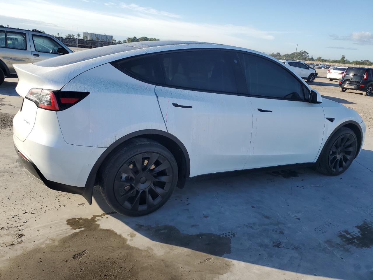 VIN 7SAYGAEE2NF548618 2022 TESLA MODEL Y no.3