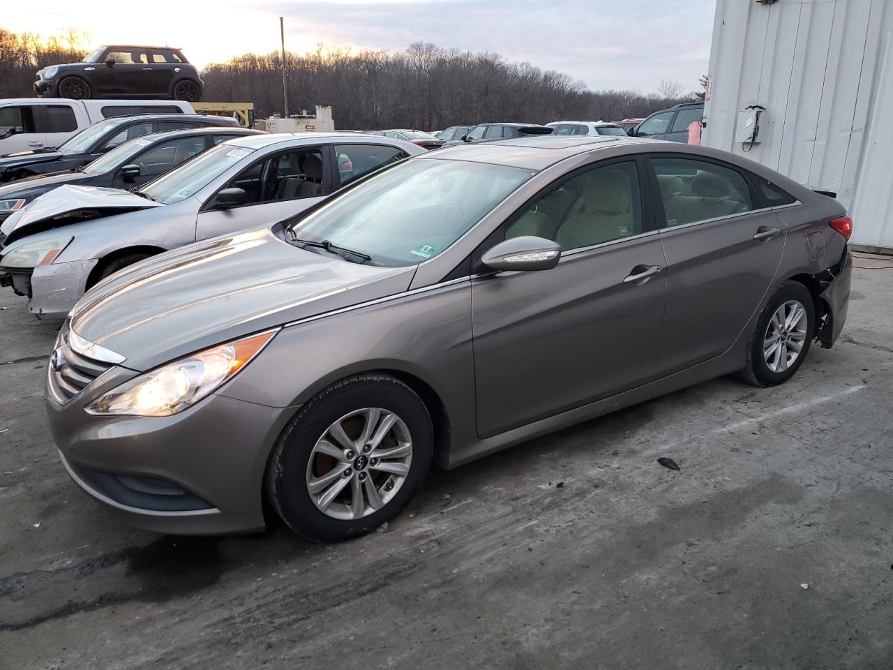 VIN 5NPEB4AC5EH924881 2014 HYUNDAI SONATA no.1