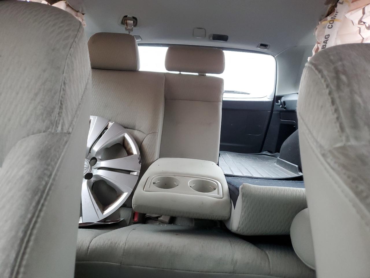 2011 Subaru Outback - Image 10