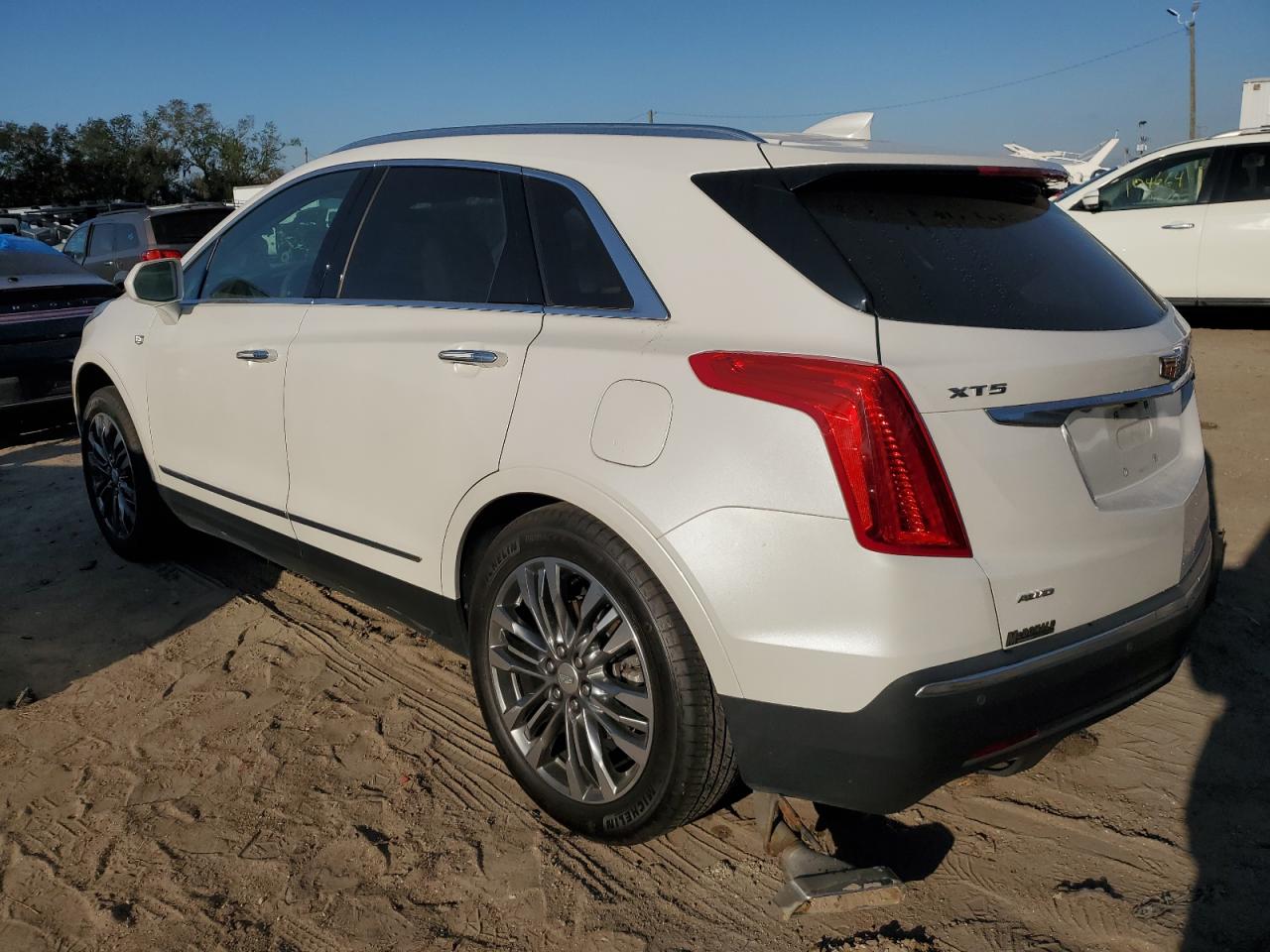 VIN 1GYKNERS4HZ148942 2017 CADILLAC XT5 no.2