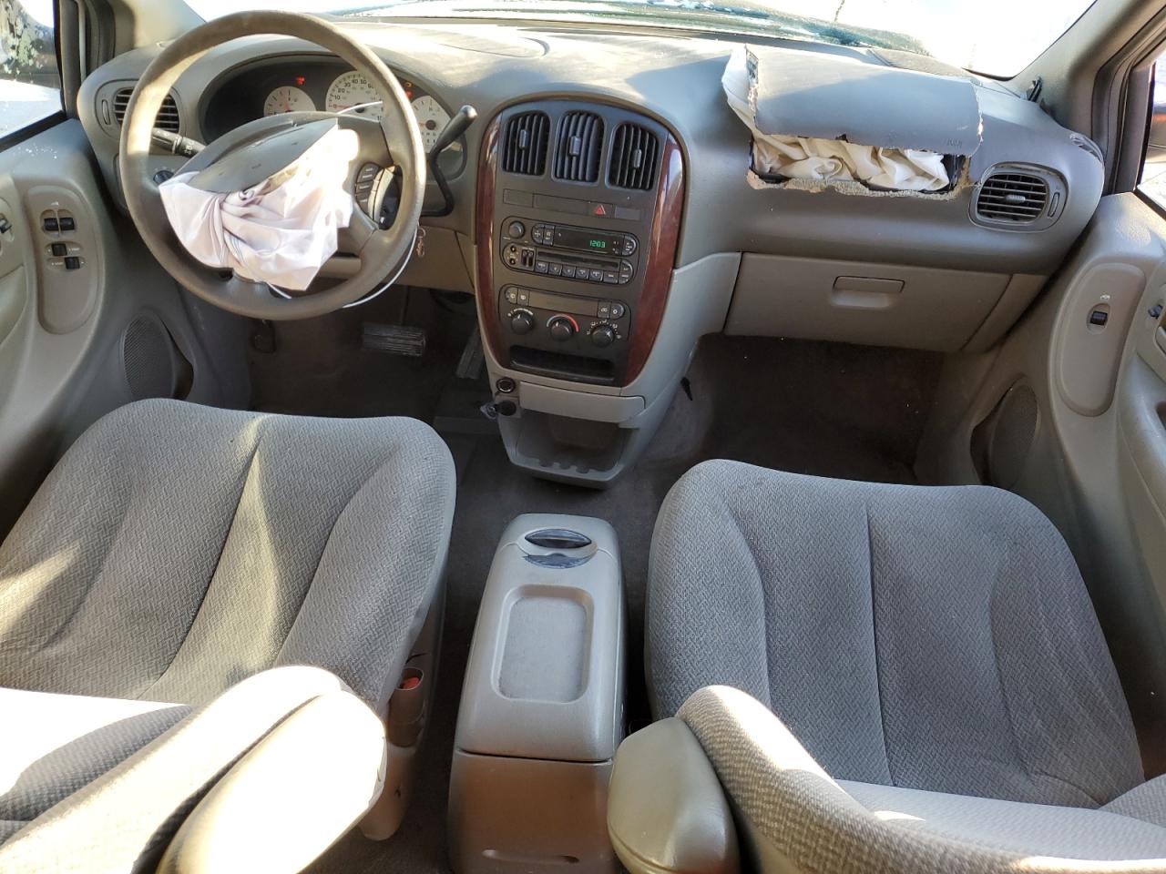 2004 Chrysler Town & Country - Image 8