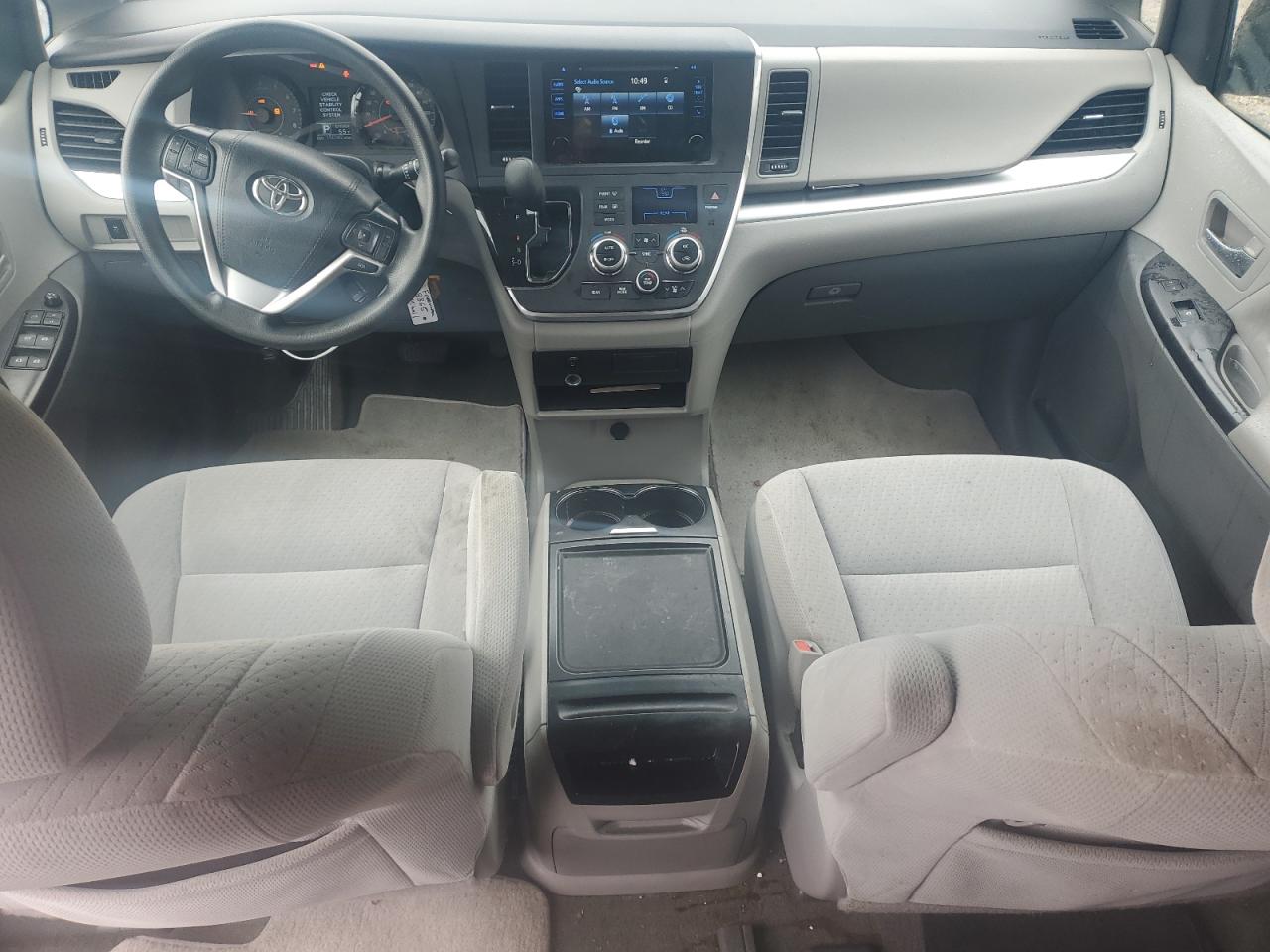 2015 Toyota Sienna - Image 8