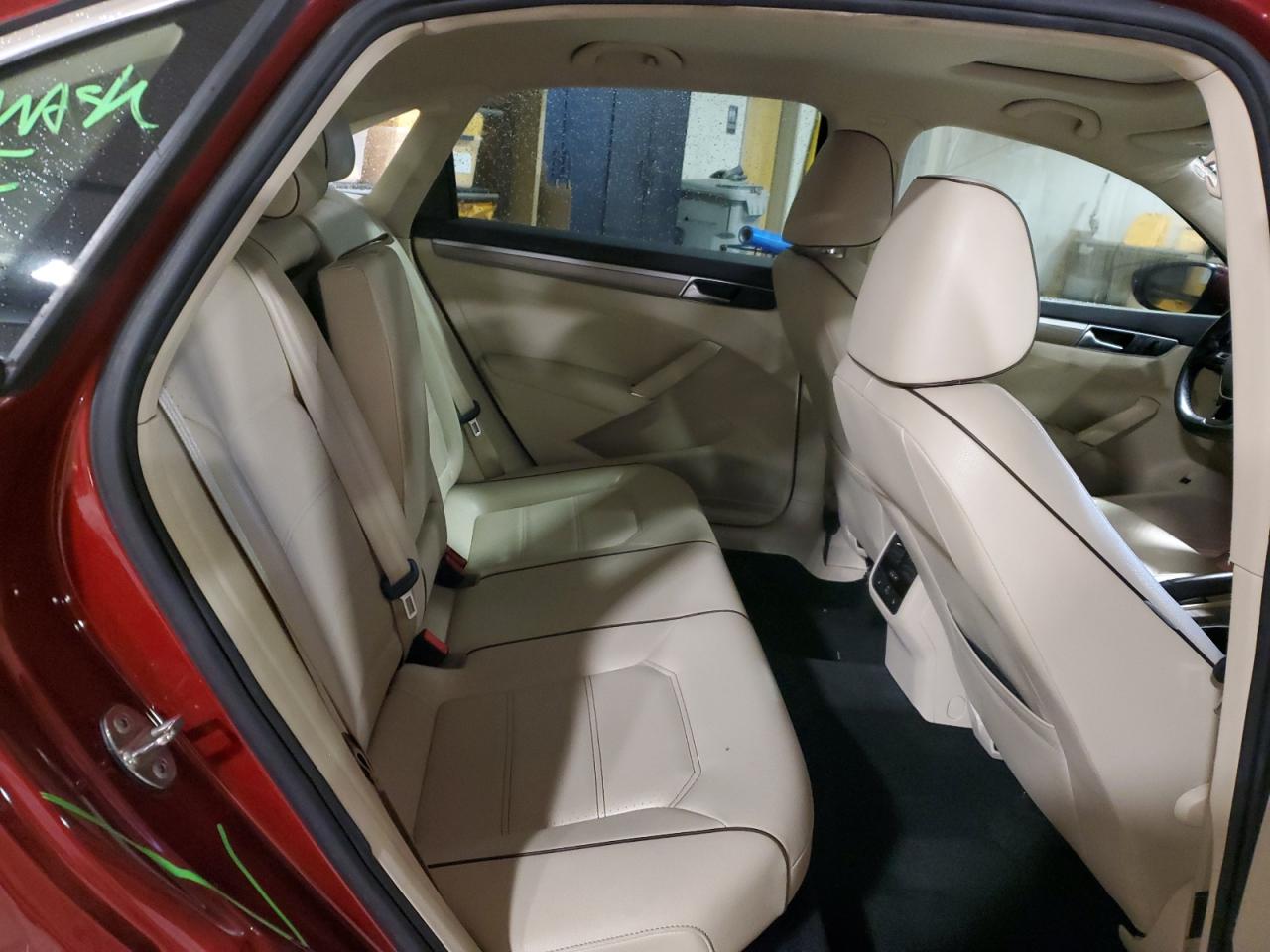 2018 Volkswagen Passat - Image 10