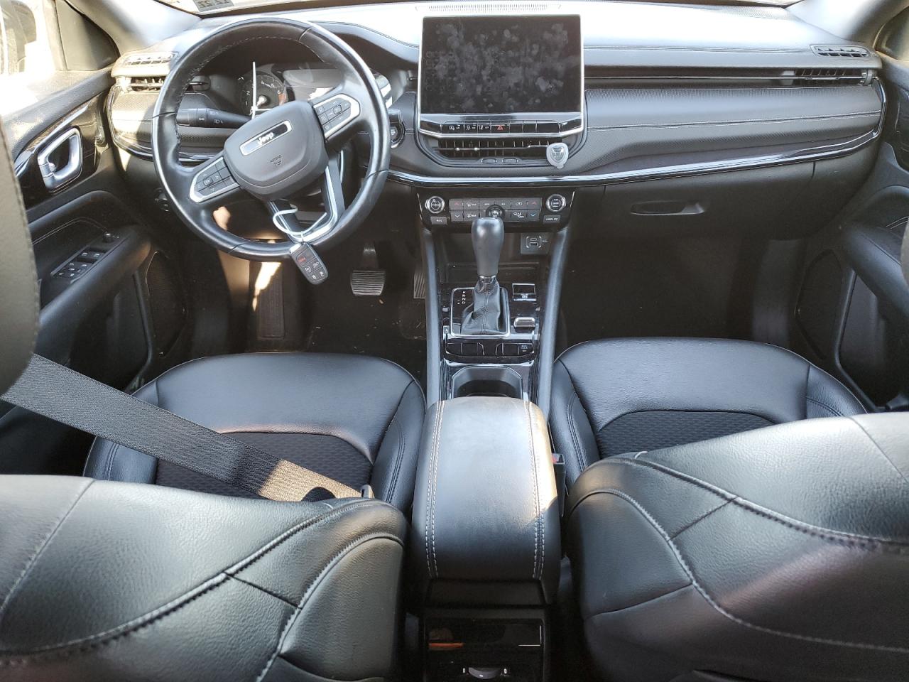 2022 Jeep Compass - Image 8