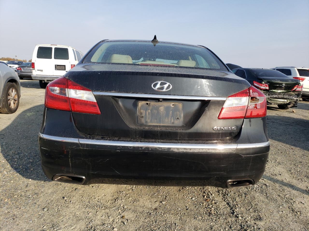 2013 Hyundai Genesis 3.8L VIN: KMHGC4DD8DU228767 Lot: 83230894