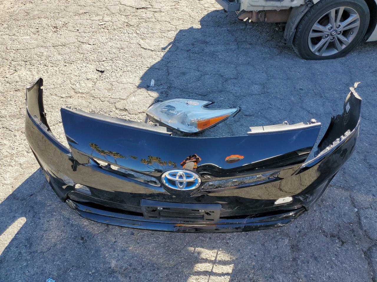 2014 Toyota Prius - Image 12