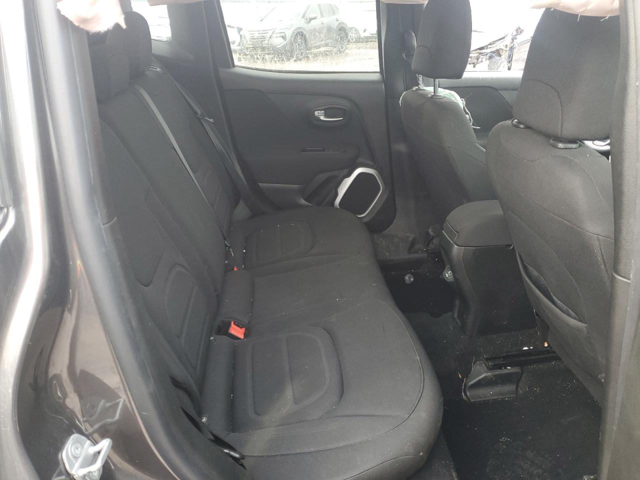 2018 Jeep Renegade - Image 11