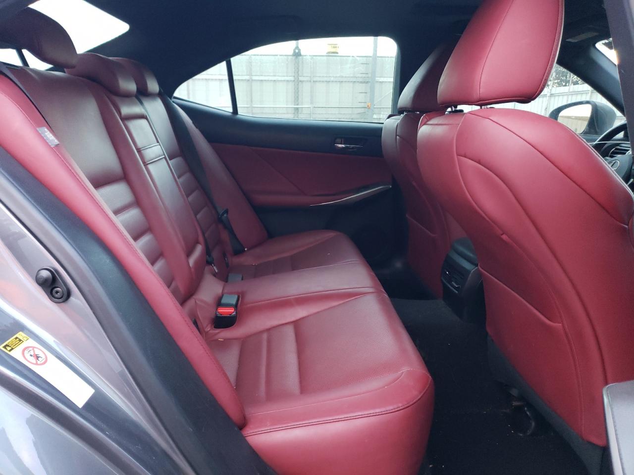 2016 Lexus IS - Image 10