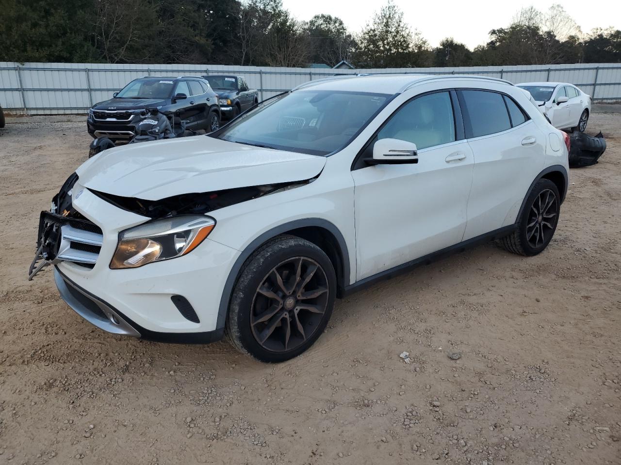 WDCTG4GB0FJ065175 2015 MERCEDES-BENZ GLA CLASS - Image 1