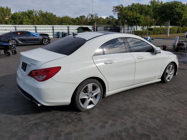 Sedans MERCEDES-BENZ CLA-CLASS 2015 Biały