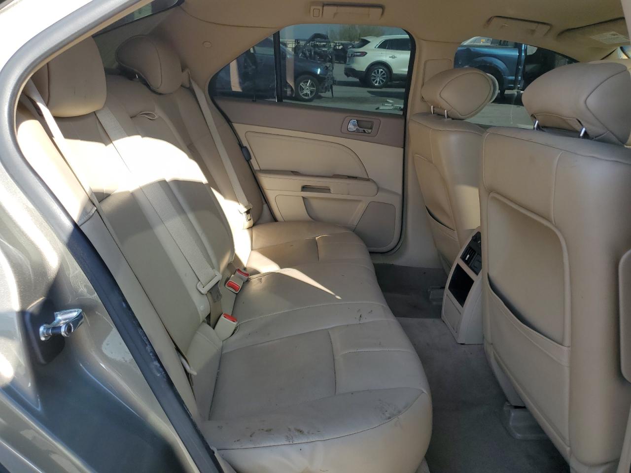 2010 Cadillac STS - Image 10