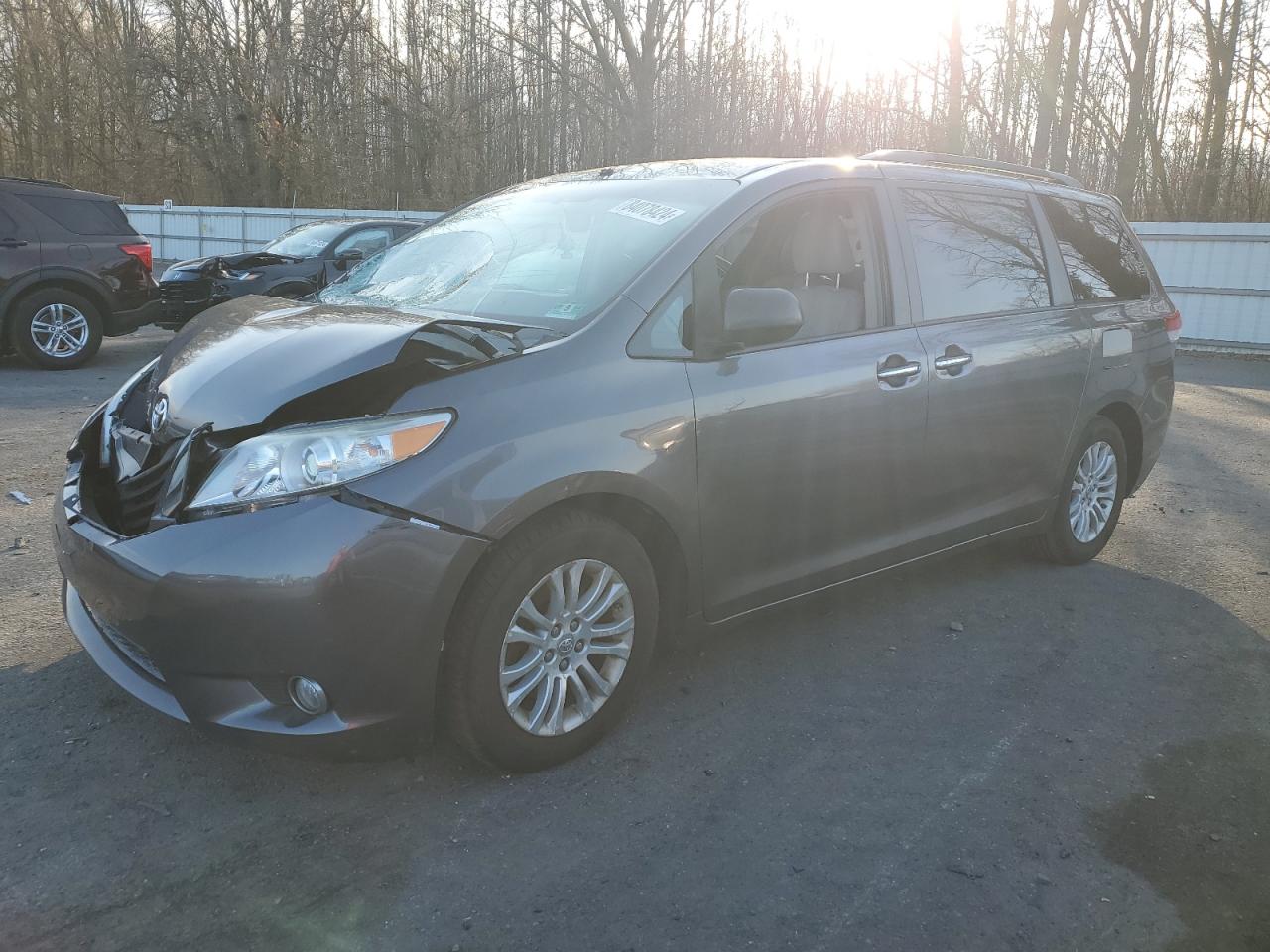 VIN 5TDYK3DCXDS362312 2013 TOYOTA All Models no.1